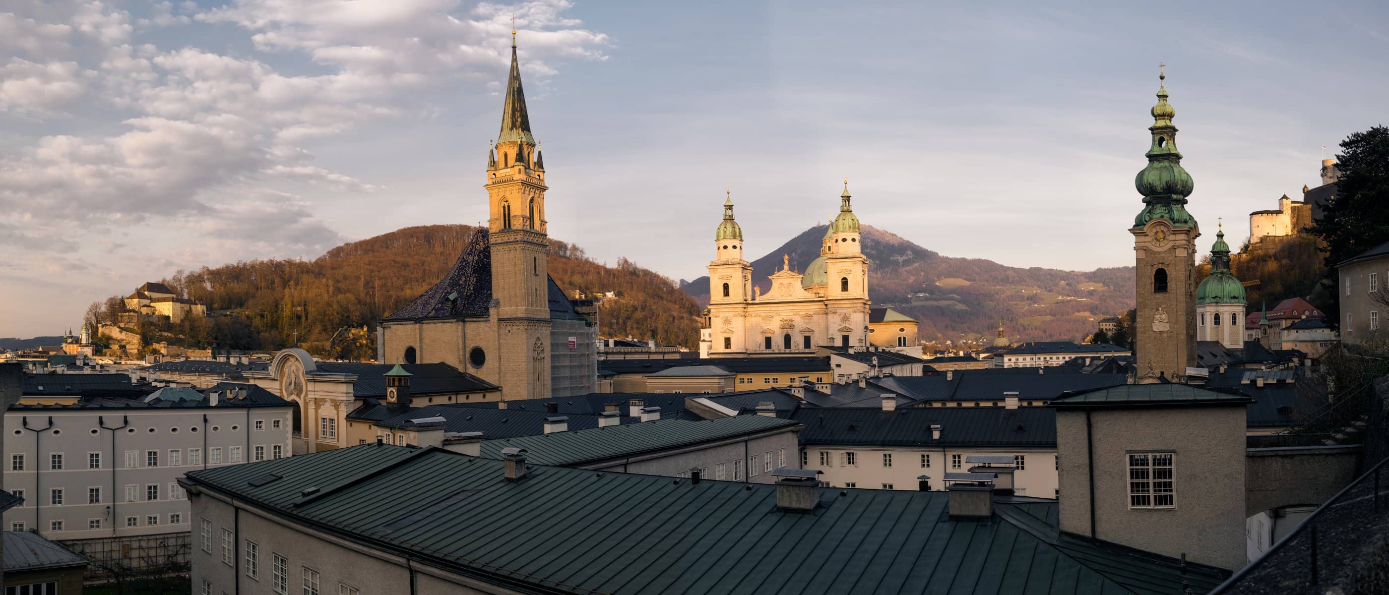 Dieses Bild zeigt die Altstadt der Stadt Salzburg